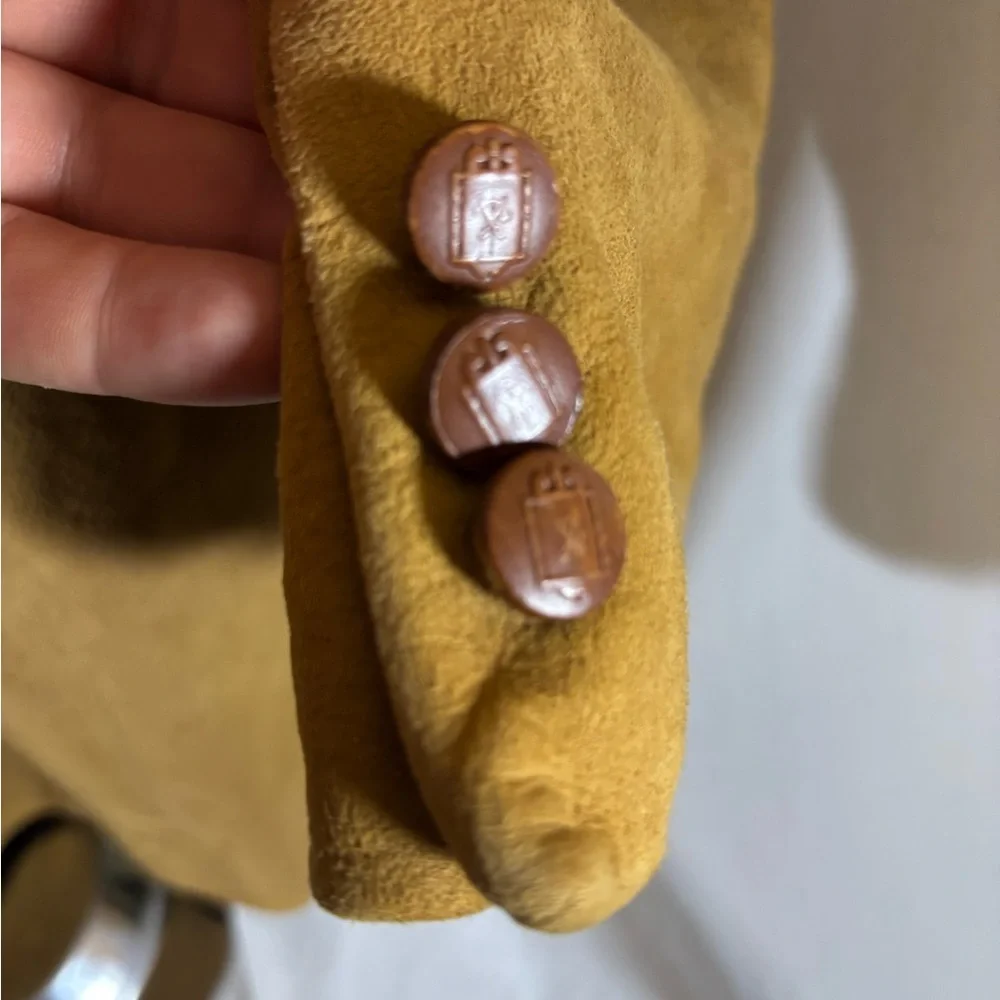 Elegant Men's Brown Suede Blazer - Picture 8 of 15